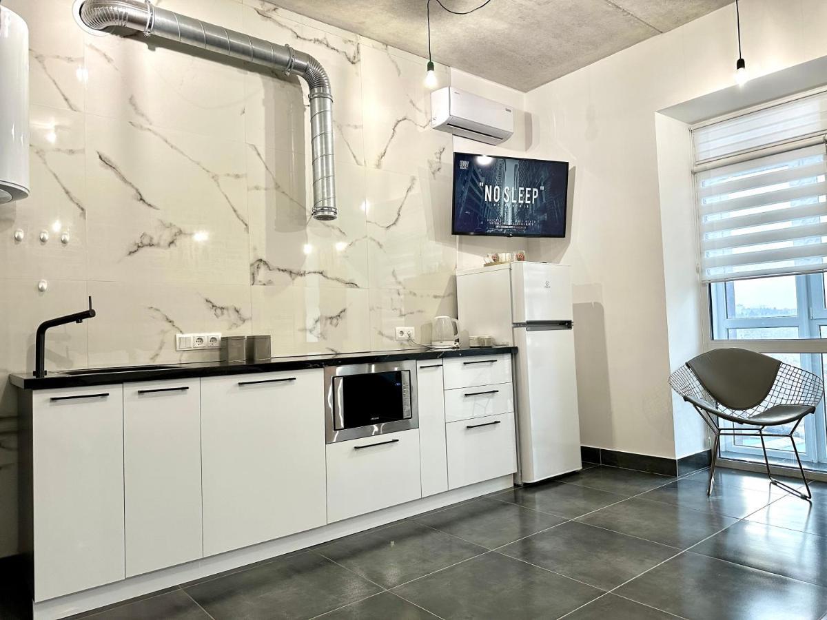 Designer Apartments In The City Center Rivne Exterior photo